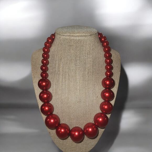 Red Acrylic Graduated Beaded Necklace - Picture 1 of 2